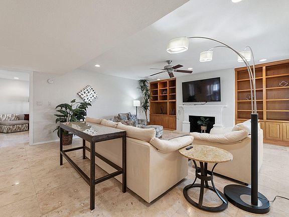 5th image of 8046 E Via Del Valle