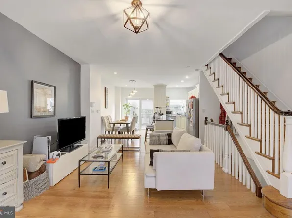 7817 Devon St, Philadelphia, PA 19118