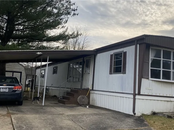 2702 Barn Dr SW, Canton, OH 44706