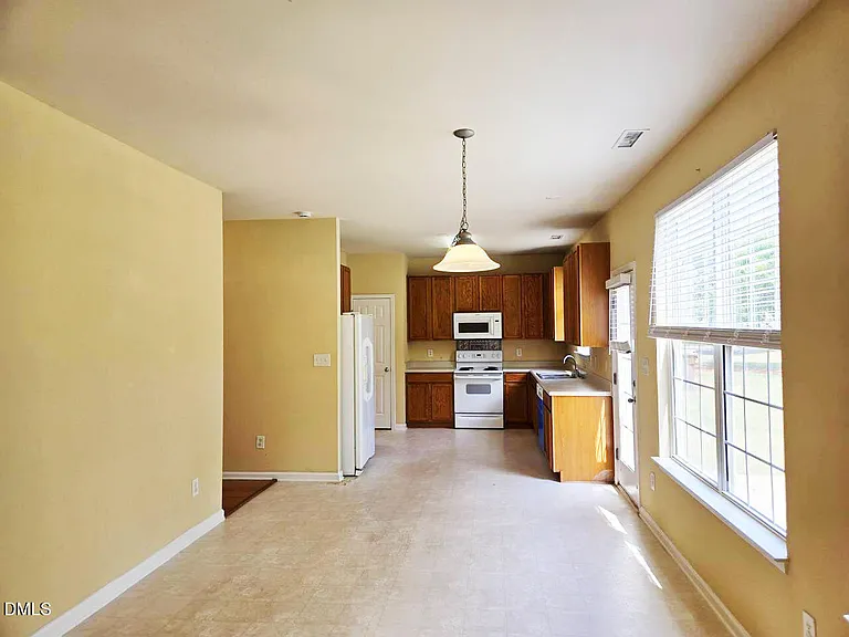 105 Chandler Springs Dr — Photo 6