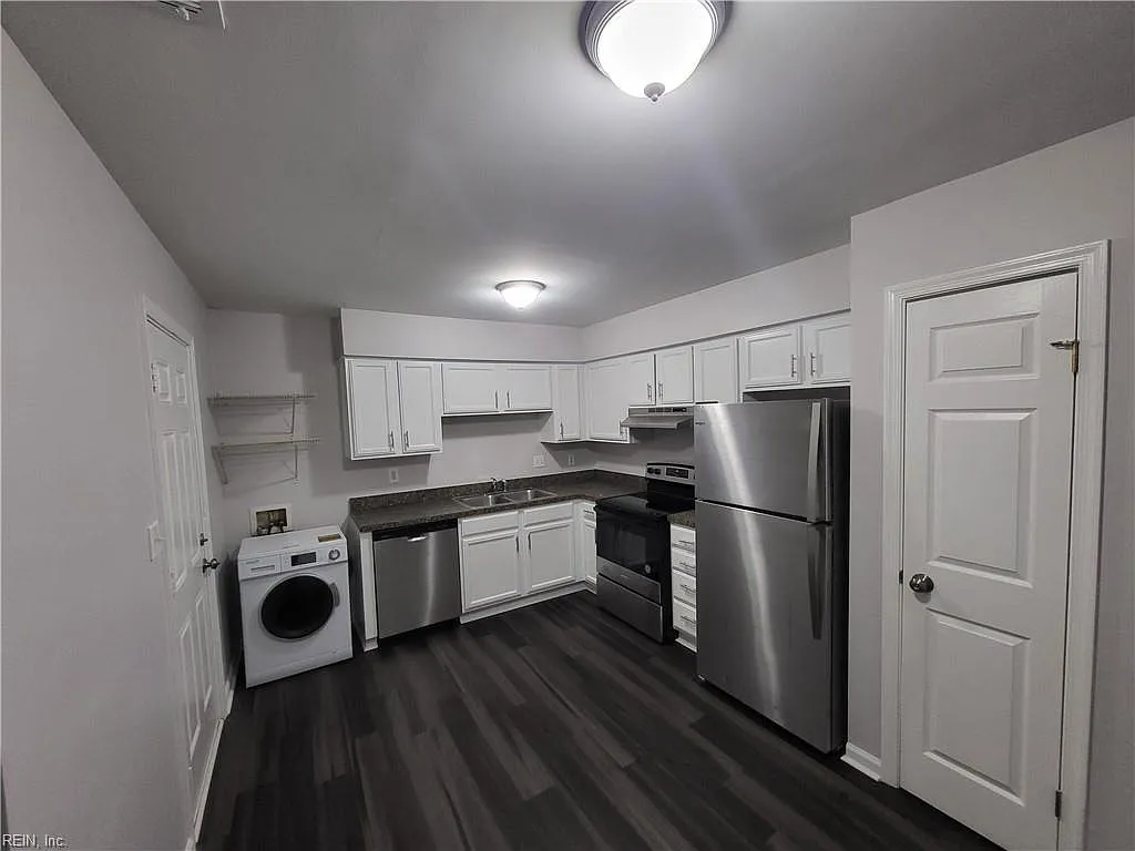 Building Photo - 6209 Geneva Way #A