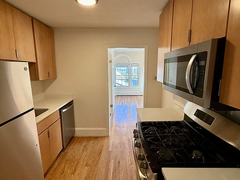 81 Summer St #3E — Photo 3