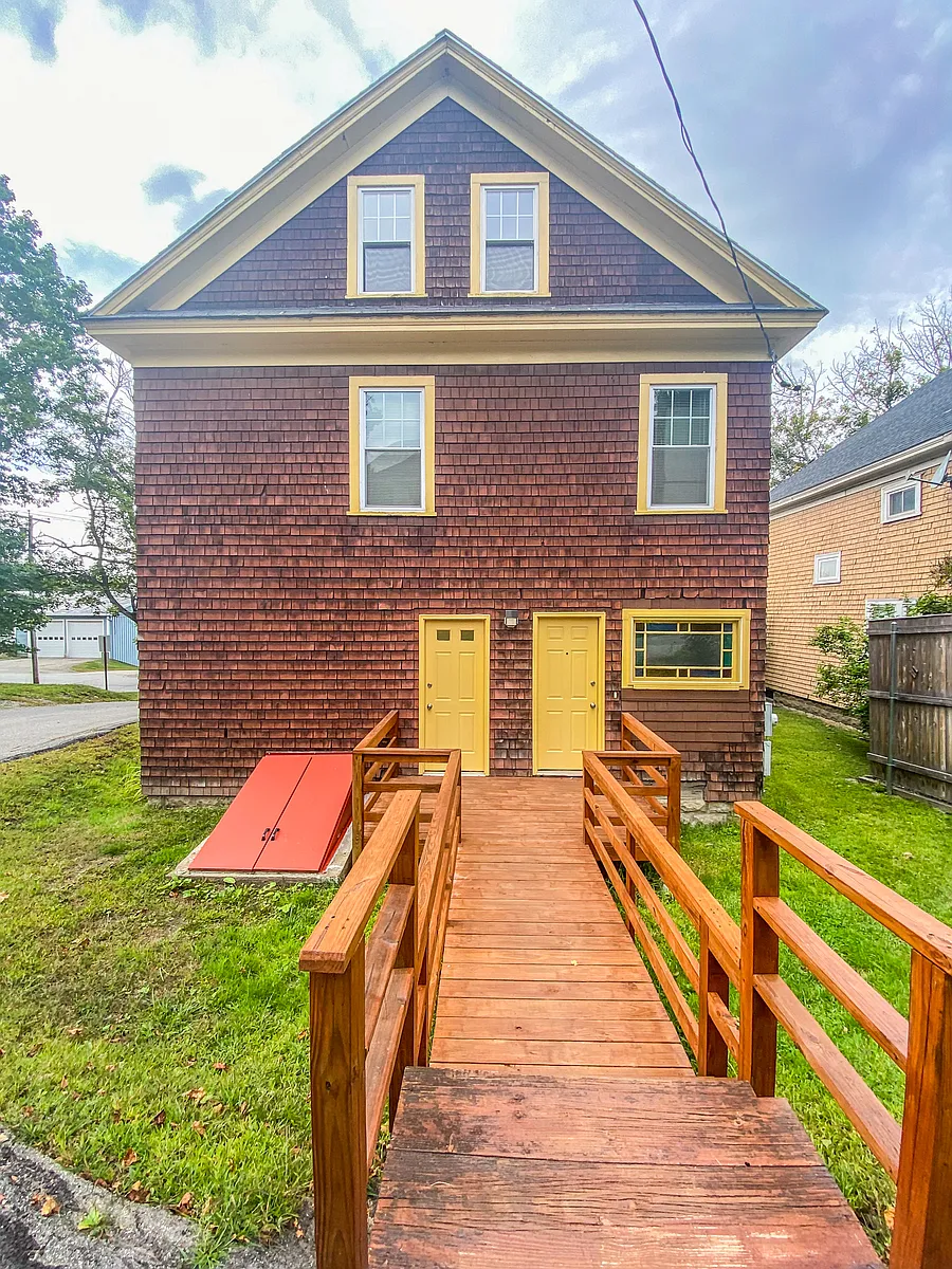 Building Photo - 71 Arsenal St #2