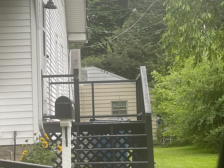 320 Wilson Ave — Photo 10