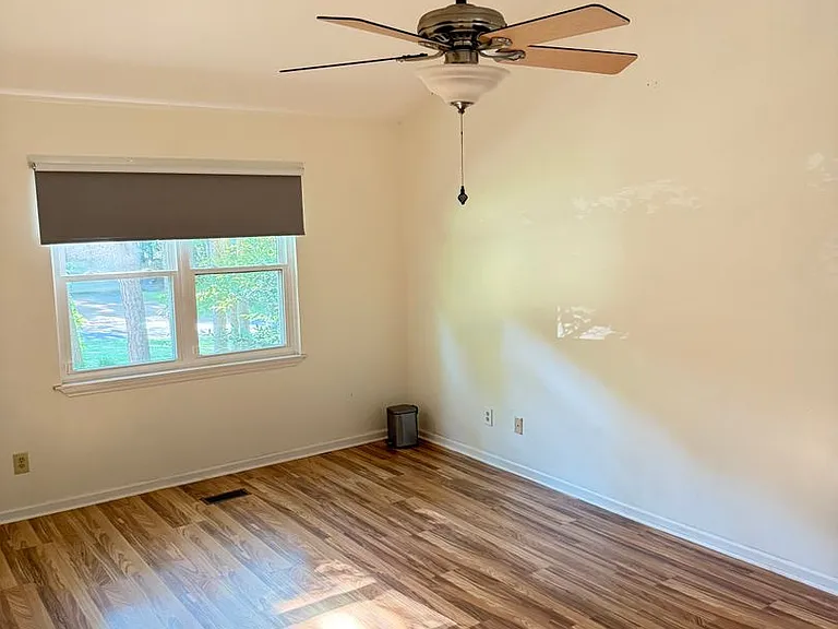 203 Aurora Ln — Photo 11
