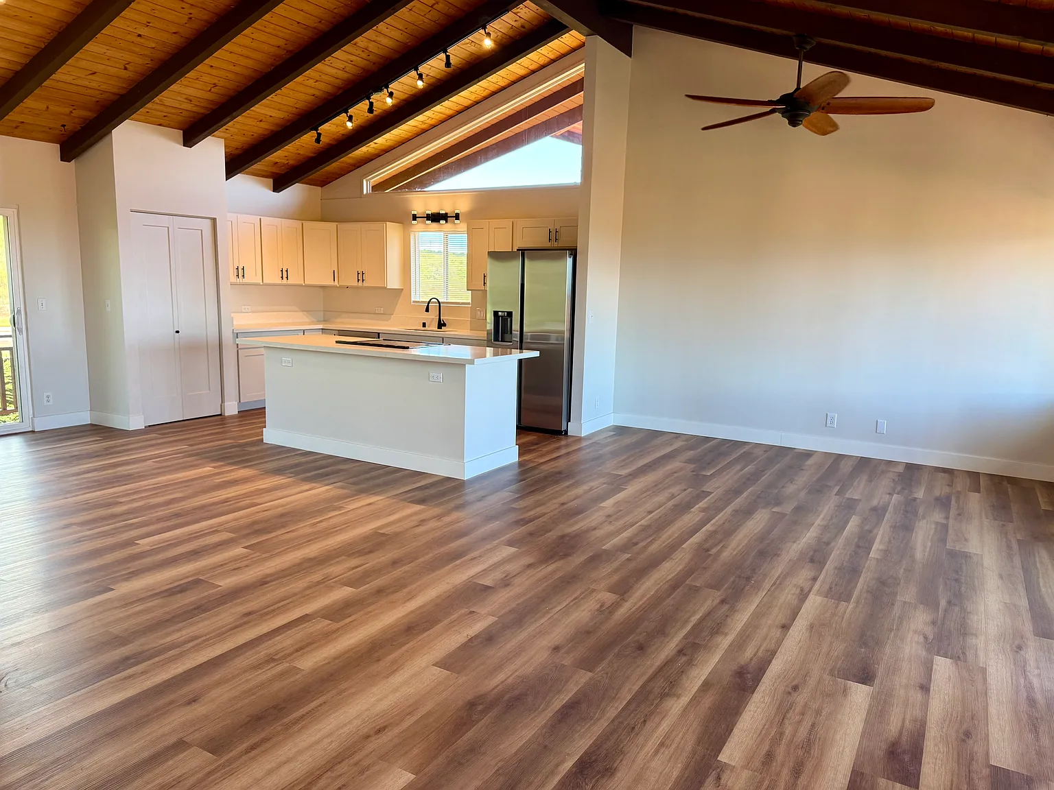 3882 Mahinahina St — Photo 2