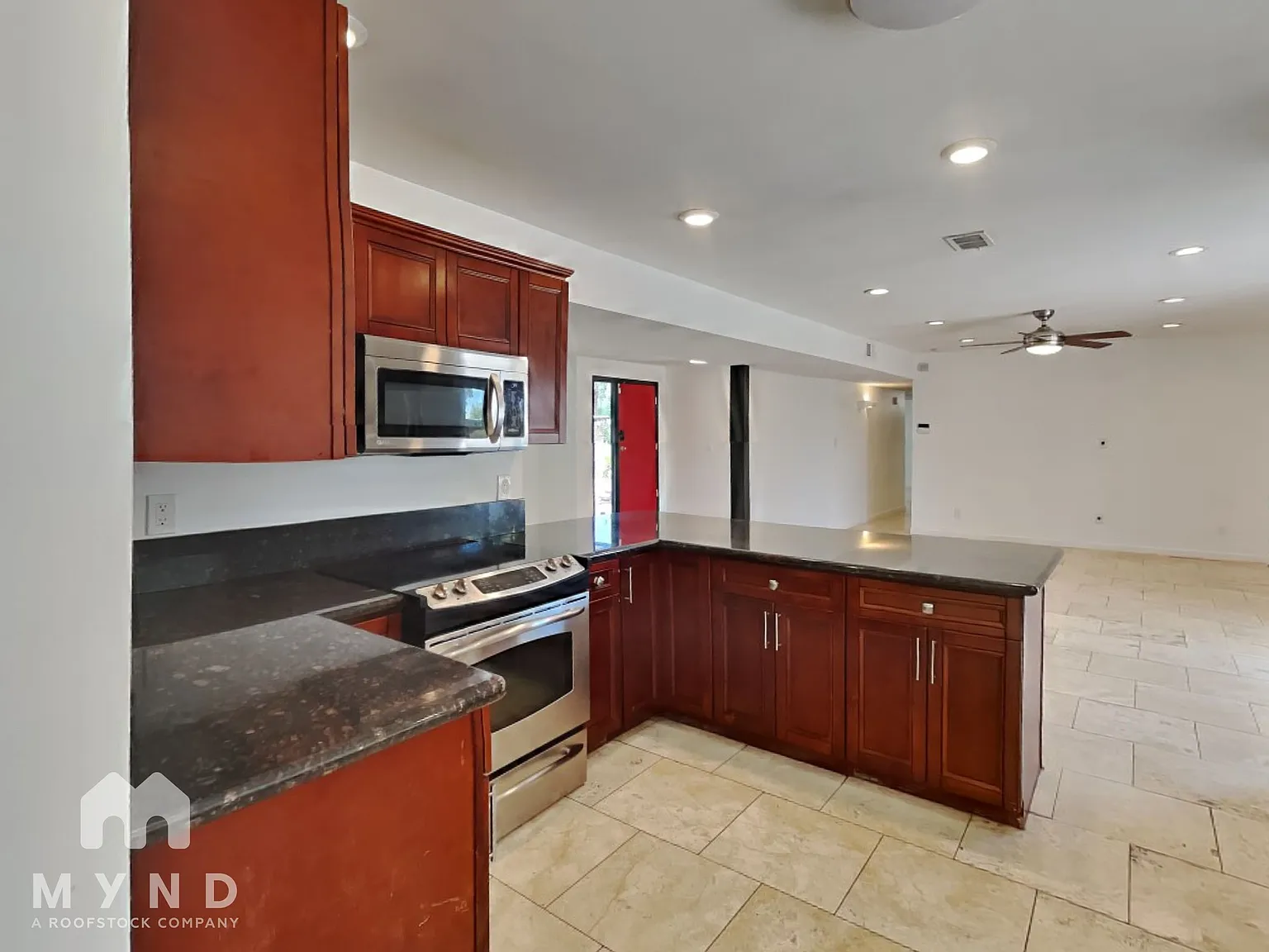 4 bed, 2.0 bath, 2041 sqft, $3,075 — Photo 4