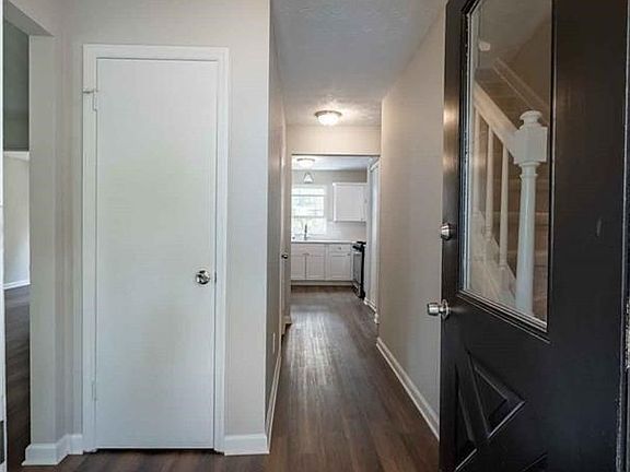 5th image of 300 Barrington Dr E