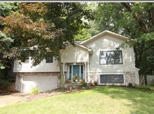 171 Glen Eagle Dr NE, Rockford, MI
