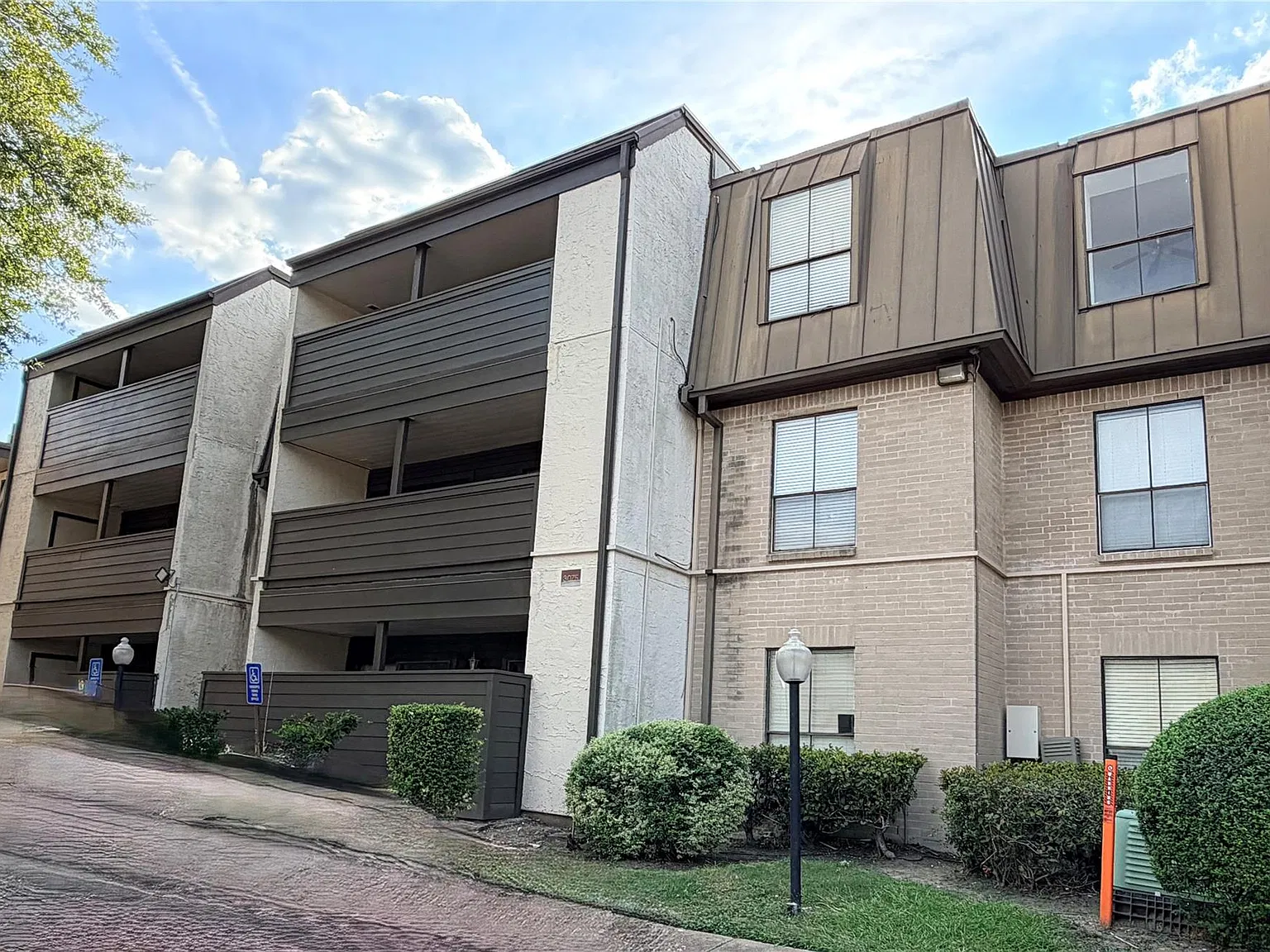 2 bed, 1.5 bath, 950 sqft, $1,200 — Photo 3
