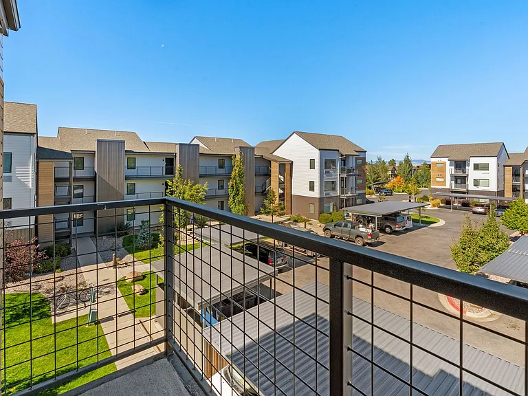 Creekside Apartments — Photo 51