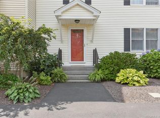 5 Castle Meadow Dr UNIT 5, Pawcatuck, CT 06379