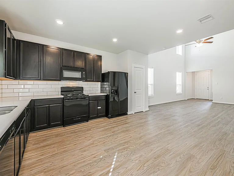 16911 Lagos Ln — Photo 18