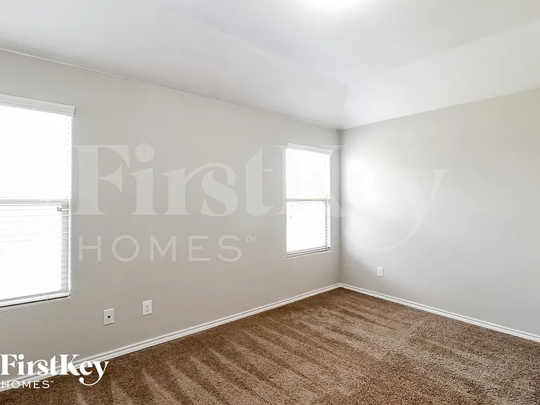 303 Preakness Ln — Photo 14