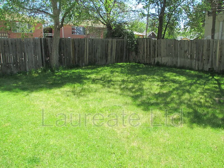 1436.5 Kenton St — Photo 10
