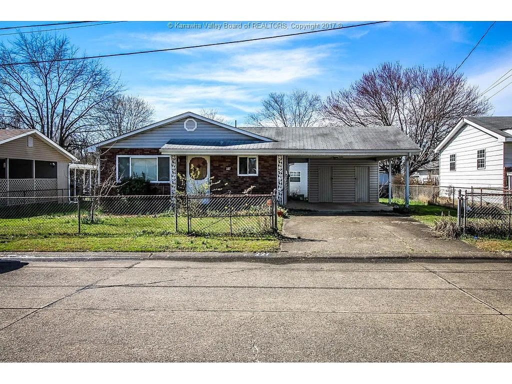 227 Bowie St photo 1