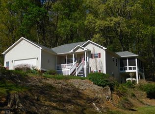 293 Meadow Crest Dr, Cleveland, GA 30528