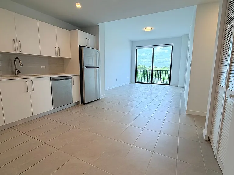1201 SW 27th Ave — Photo 3