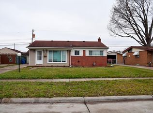 32431 Holden Dr, Warren, MI 48092