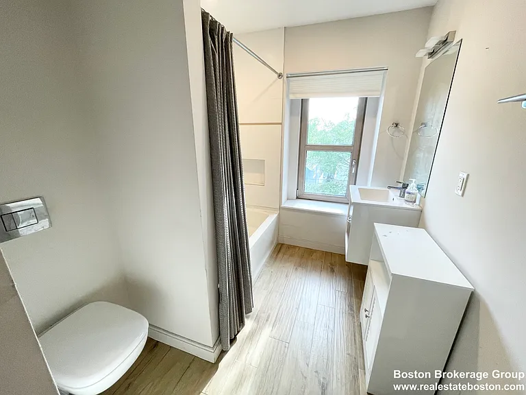 118 Buttonwood St #3 — Photo 8