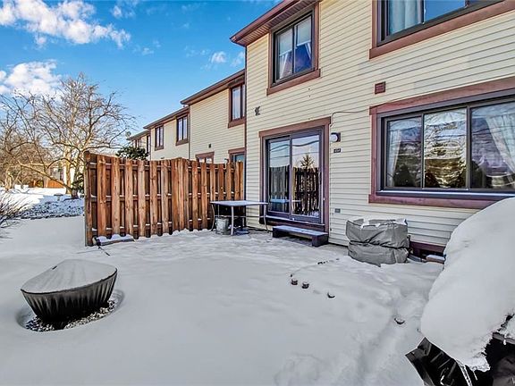 4th image of 454 Charlesgate Cir