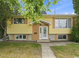 125 Arnason Cres, Saskatoon, SK S7H4M7