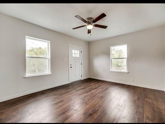 2nd image of 922 W Pecan St