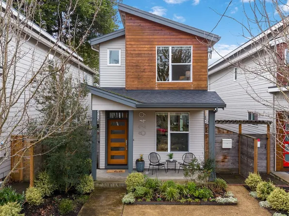 8249 N Chautauqua Blvd, Portland, OR 97217