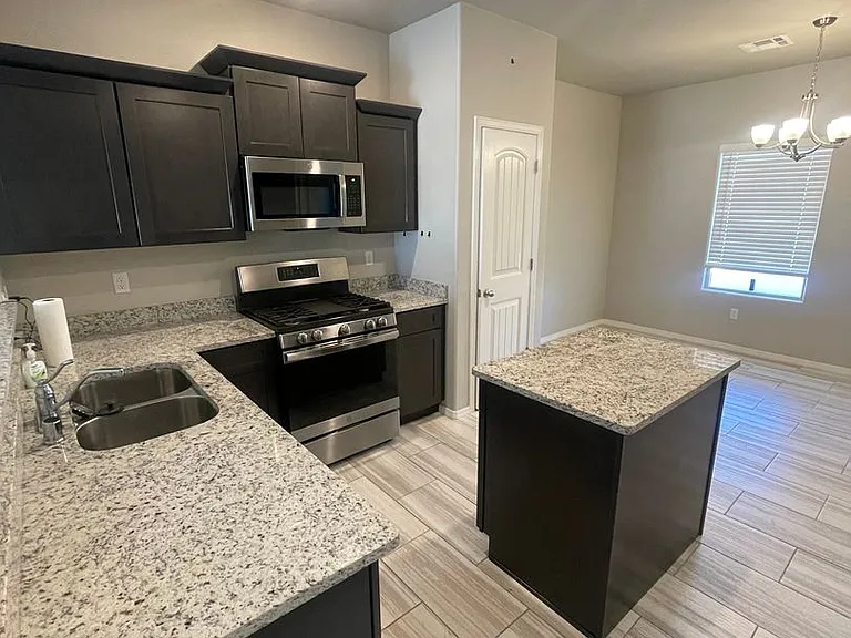 7101 Meridian St — Photo 5