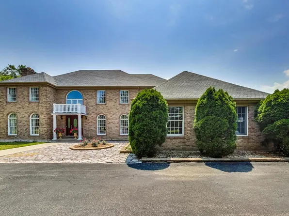 22925 W Schwerman Rd, Mundelein, IL 60060