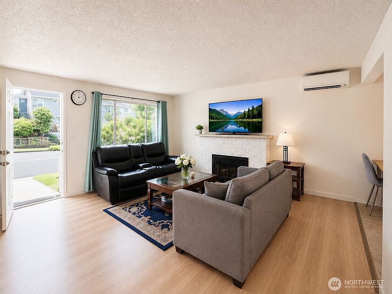4th image of 10246 RENTON AVE S