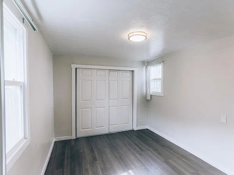 1401 Campbell St — Photo 12