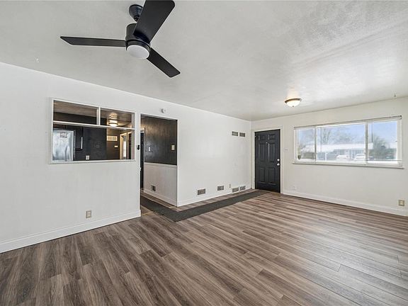 5th image of 10334 Lilac Ave