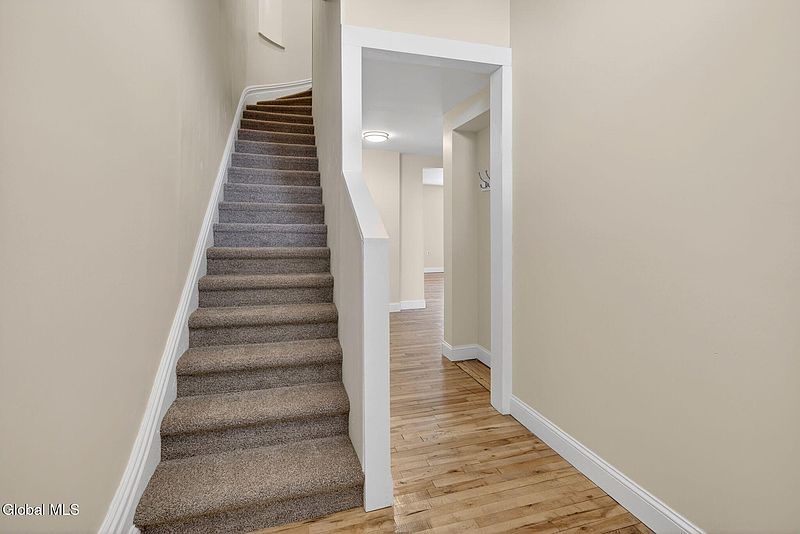 4th image of 1428 1st Avenue