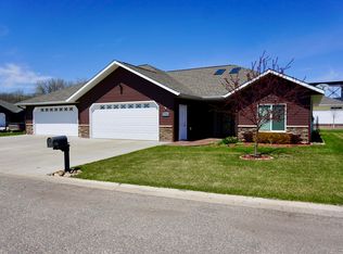 527 Legacy Ln, Valley City, ND 58072