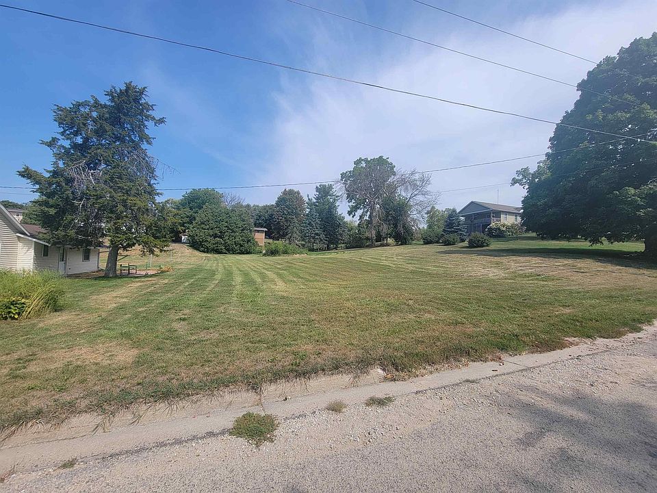 2nd image of 207 Otter St