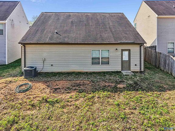 4th image of 770 Clover Cir