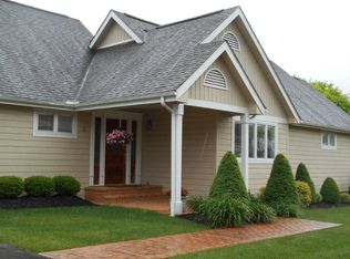 5 Windsor Circle Dr, Bluefield, VA 24605