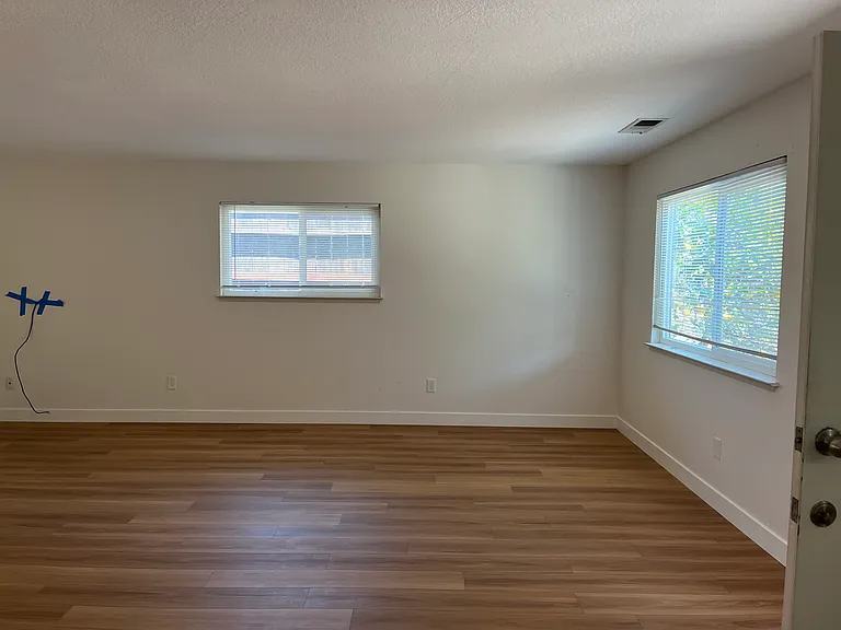 452 Valley View Dr — Photo 7