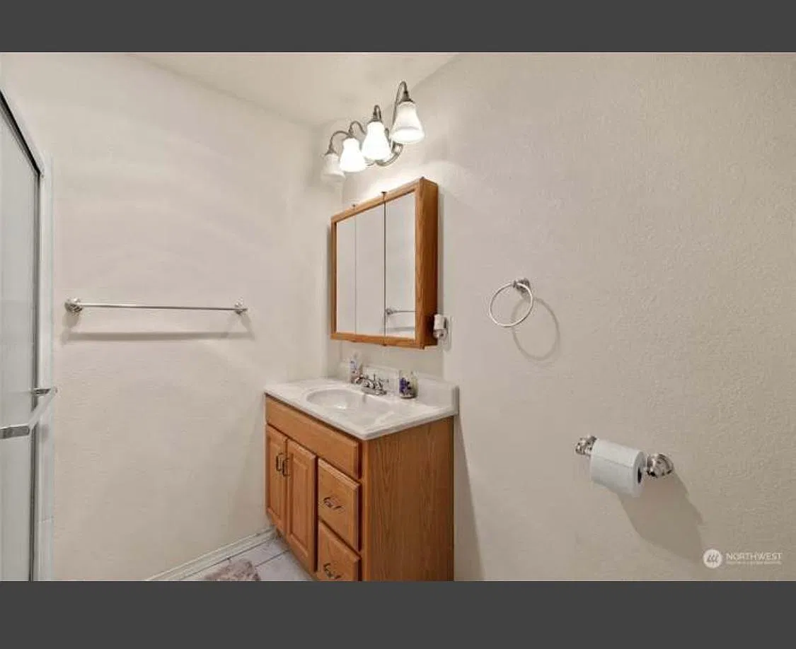 Studio, 975 sqft, $1,500 — Photo 4