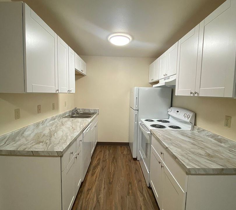 1st image of 1030 W 8th Pl Unit 27