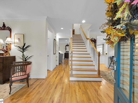 4th image of 12 Hollingsworth Dr