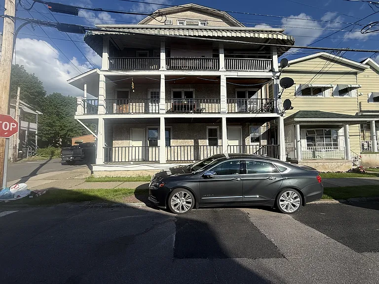 122 Willow St #1 — Photo 1