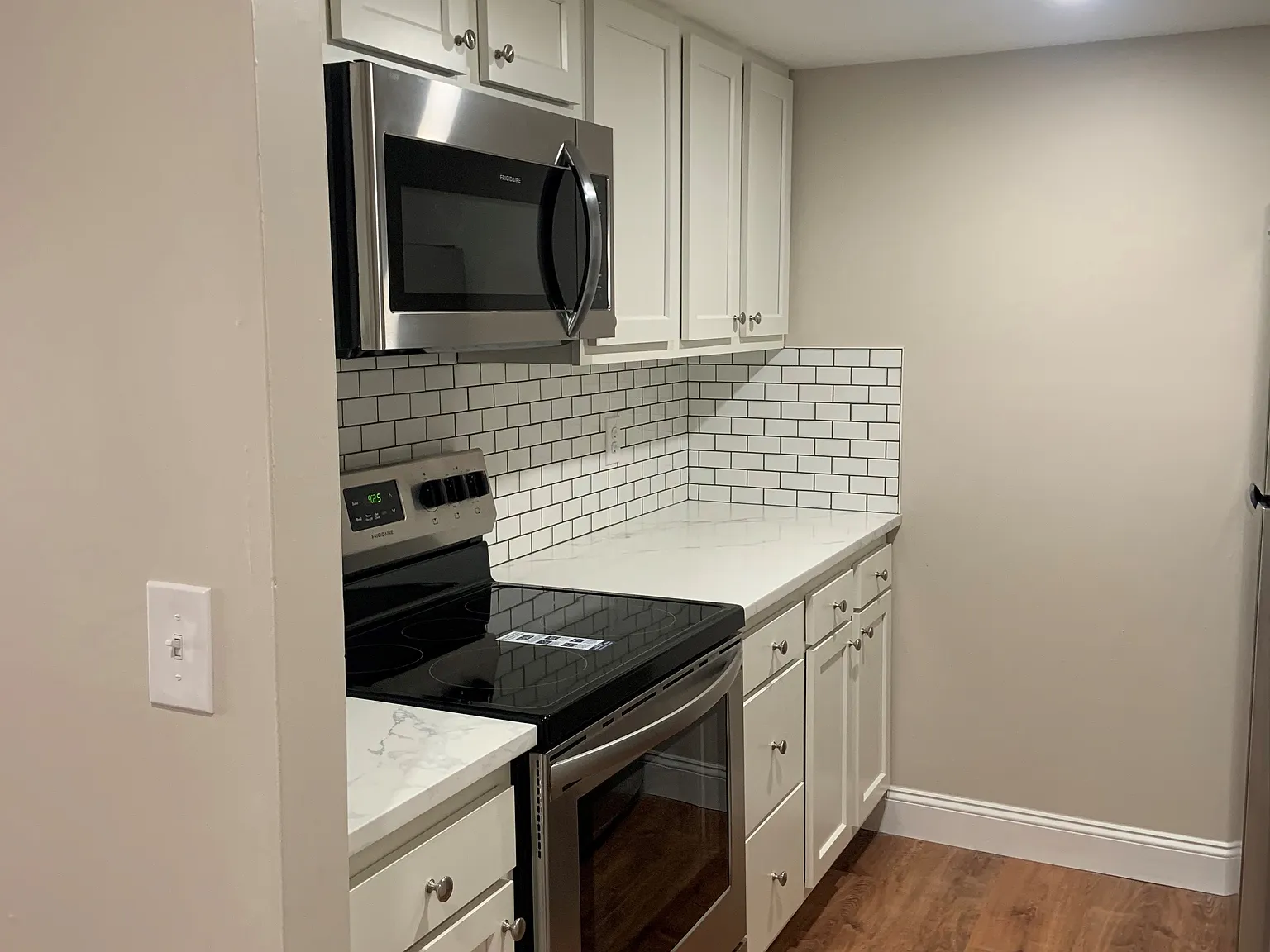 2 bed, 965 sqft, $2,395 — Photo 2