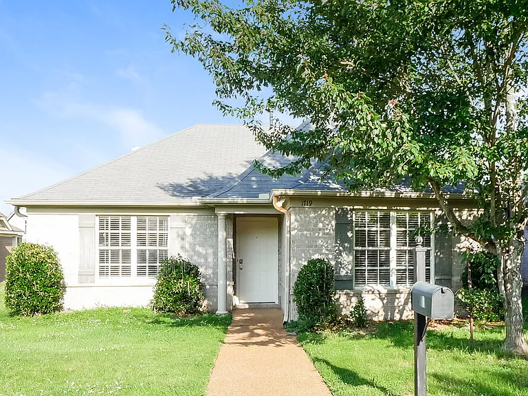 1719 Brentford Cv — Photo 1