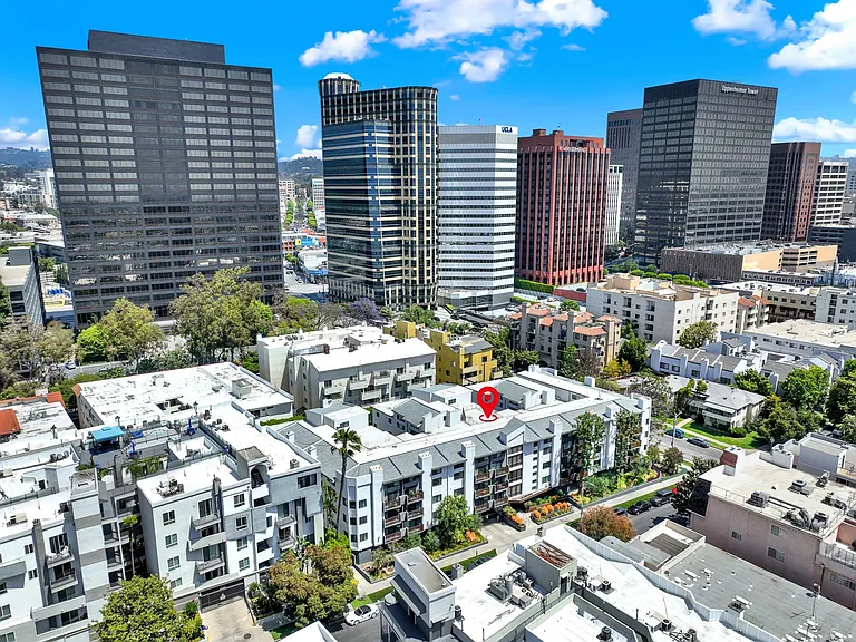 Westwood Riviera Apartments — Photo 7