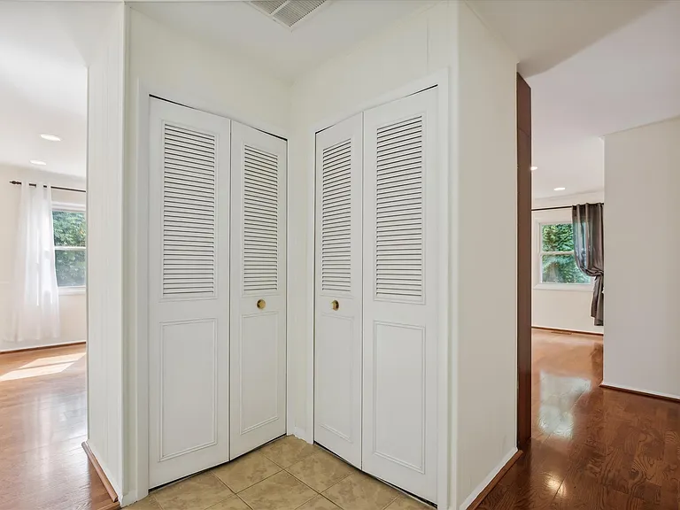 4607 Marshall Hall Ln — Photo 3