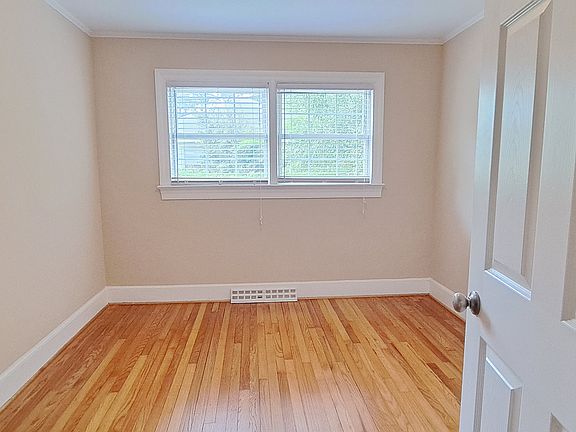 4th image of 1304 Stockton Rd