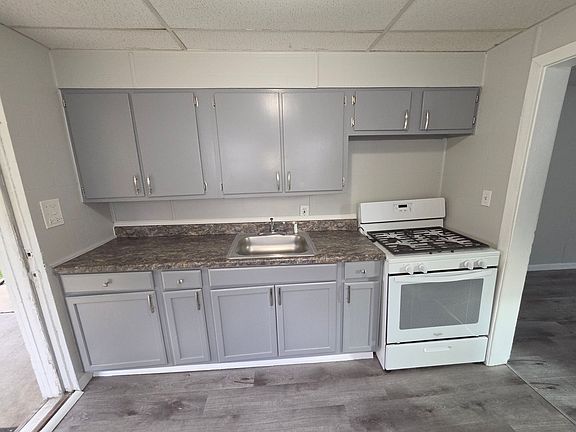 3rd image of 632 E 5th St APT 2