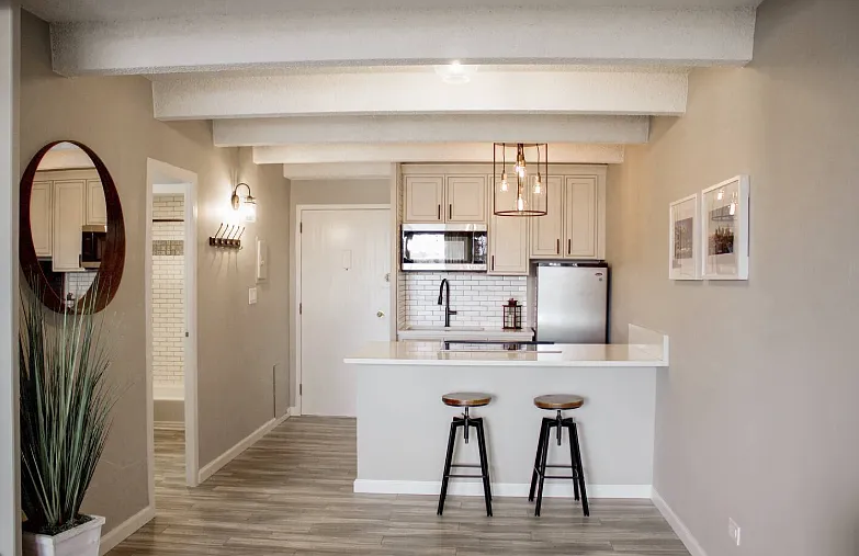 Studio, 400 sqft, $1,750 — Photo 2